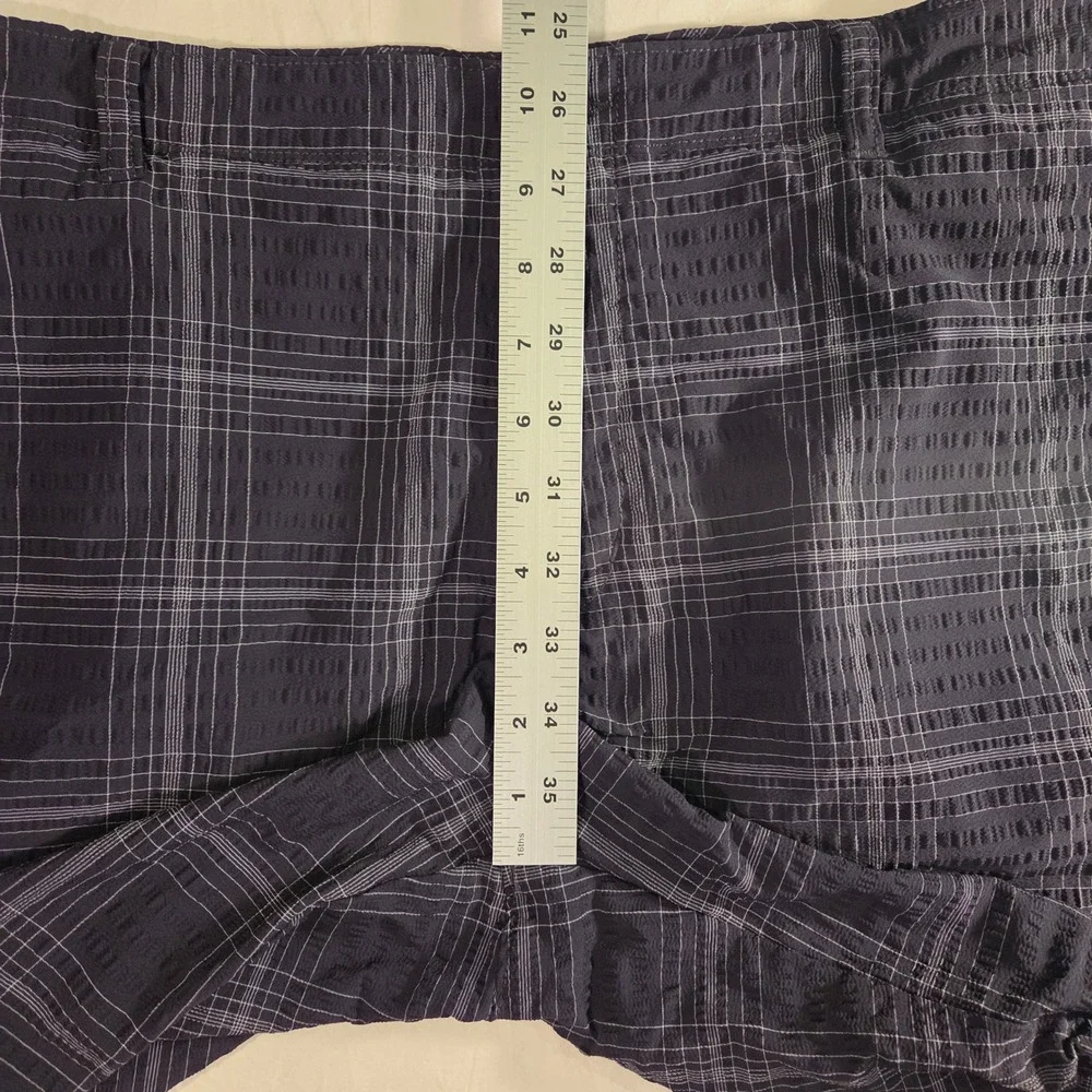 Tommy Bahama Men's Shorts Size 34 Adjustable Waist‎ Nylon Blend Black Gray Plaid